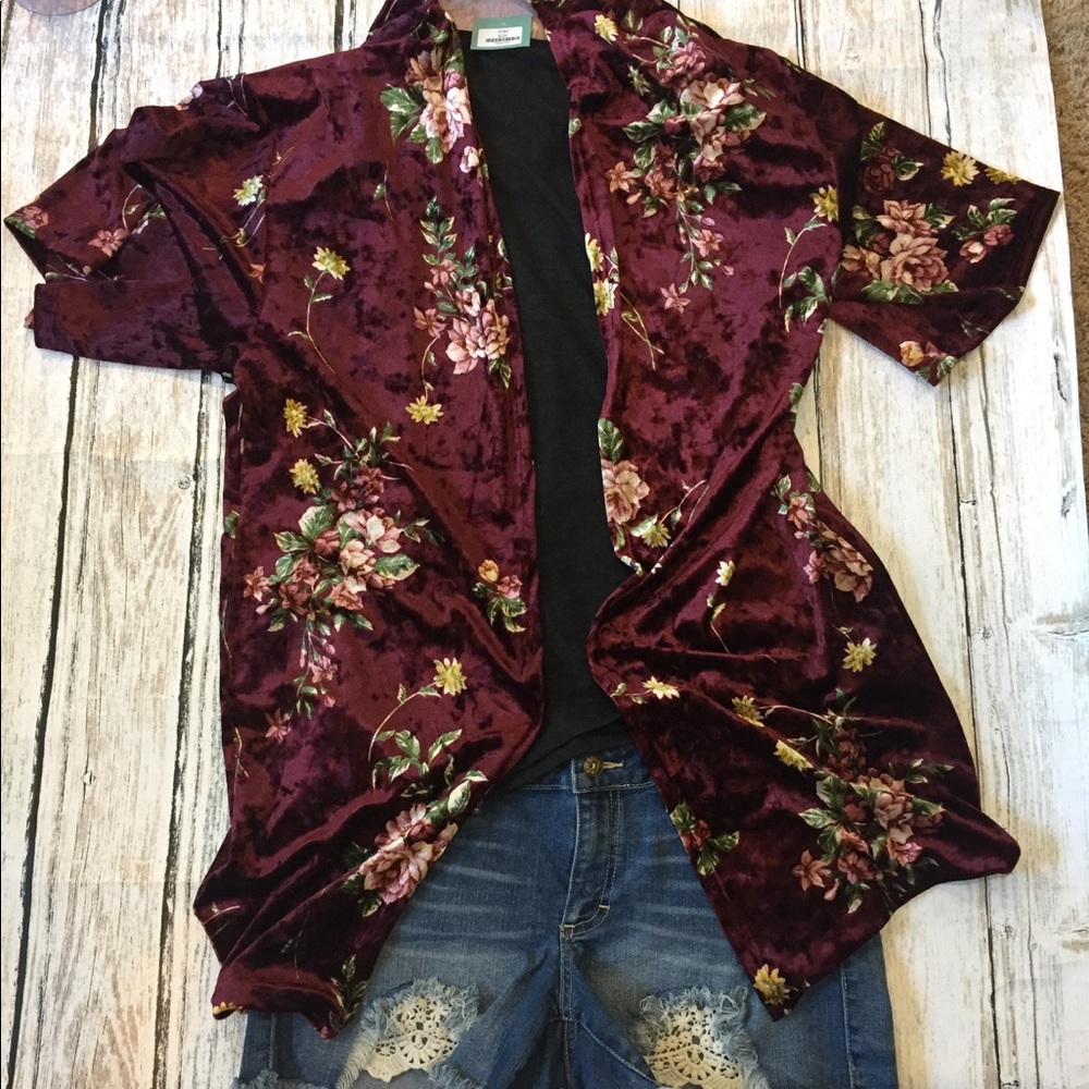 NWT Crushed Velvet Floral Kimono